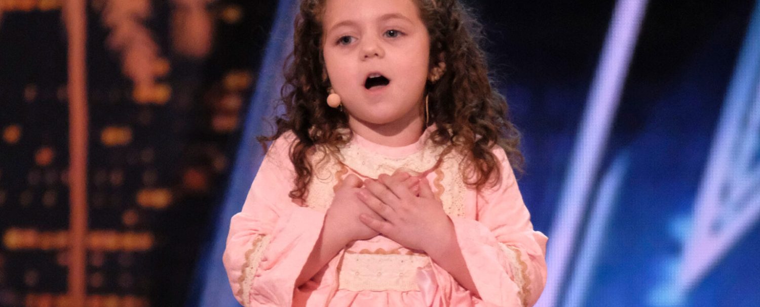 This Tiny 5-Year-Old Singer Delivered A Sinatra Classic And Shocked Everyone This Tiny 5-Year-Old Singer Delivered A Sinatra Classic And Shocked Everyone